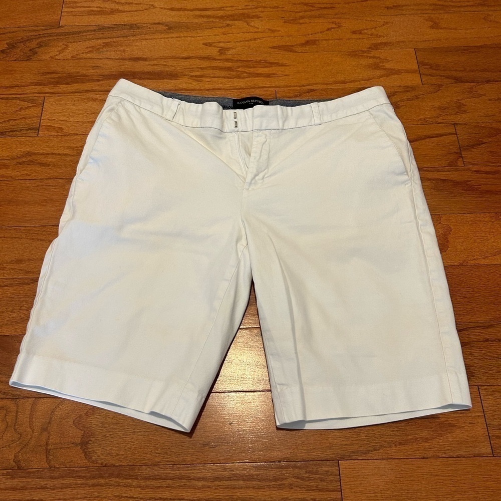 Banana Republic white Bermuda women’s shorts